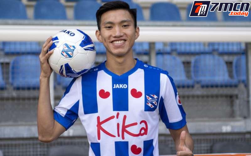Đoàn Văn Hậu trong buổi ra mắt CLB SC Heerenveen